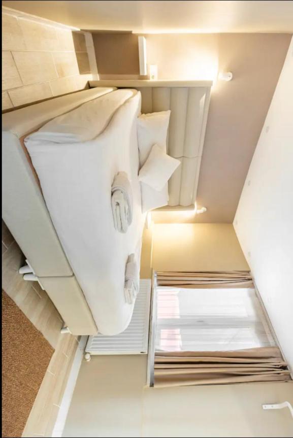 Evin Apartment
